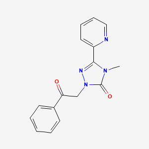 molecular formula C16H14N4O2 B2940613 4-methyl-1-(2-oxo-2-phenylethyl)-3-(pyridin-2-yl)-1H-1,2,4-triazol-5(4H)-one CAS No. 1788769-59-4