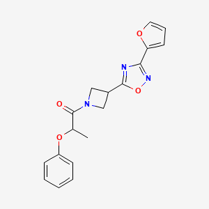 1-(3-(3-(Furan-2-yl)-1,2,4-oxadiazol-5-yl)azetidin-1-yl)-2-phenoxypropan-1-one
