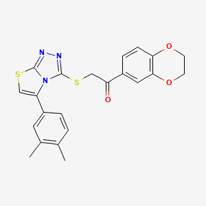 molecular formula C22H19N3O3S2 B2941487 1-(2,3-二氢-1,4-苯并二氧杂环-6-基)-2-{[5-(3,4-二甲基苯基)-[1,2,4]三唑并[3,4-b][1,3]噻唑-3-基]硫代}乙烷-1-酮 CAS No. 690645-47-7