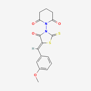 1-[(5Z)-5-[(3-methoxyphenyl)methylidene]-4-oxo-2-sulfanylidene-1,3-thiazolidin-3-yl]piperidine-2,6-dione