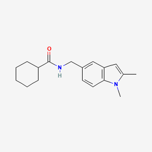 molecular formula C18H24N2O B2943323 N-((1,2-二甲基-1H-吲哚-5-基)甲基)环己烷甲酰胺 CAS No. 852137-04-3
