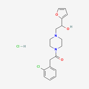 2-(2-Chlorophenyl)-1-(4-(2-(furan-2-yl)-2-hydroxyethyl)piperazin-1-yl)ethanone hydrochloride