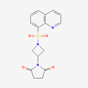 molecular formula C16H15N3O4S B2944911 1-(1-(Quinolin-8-ylsulfonyl)azetidin-3-yl)pyrrolidine-2,5-dione CAS No. 1795191-56-8