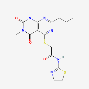 molecular formula C16H18N6O3S2 B2945519 2-((6,8-dimethyl-5,7-dioxo-2-propyl-5,6,7,8-tetrahydropyrimido[4,5-d]pyrimidin-4-yl)thio)-N-(thiazol-2-yl)acetamide CAS No. 852171-40-5