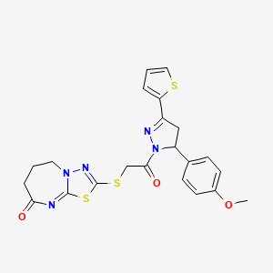 molecular formula C22H21N5O3S3 B2945850 2-((2-(5-(4-methoxyphenyl)-3-(thiophen-2-yl)-4,5-dihydro-1H-pyrazol-1-yl)-2-oxoethyl)thio)-6,7-dihydro-[1,3,4]thiadiazolo[3,2-a][1,3]diazepin-8(5H)-one CAS No. 450346-73-3