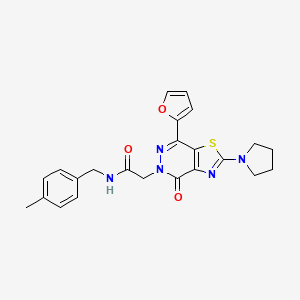 molecular formula C23H23N5O3S B2948071 2-(7-(furan-2-yl)-4-oxo-2-(pyrrolidin-1-yl)thiazolo[4,5-d]pyridazin-5(4H)-yl)-N-(4-methylbenzyl)acetamide CAS No. 1105207-31-5
