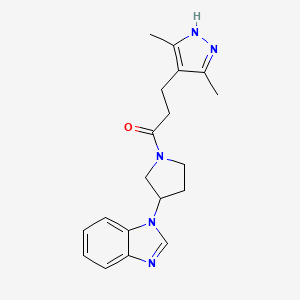 molecular formula C19H23N5O B2949397 1-(3-(1H-苯并[d]咪唑-1-基)吡咯烷-1-基)-3-(3,5-二甲基-1H-吡唑-4-基)丙-1-酮 CAS No. 2034202-49-6