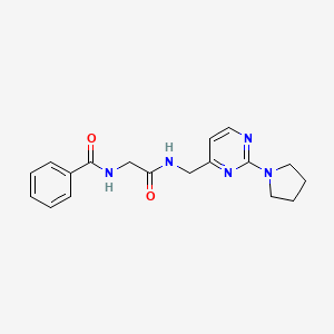 molecular formula C18H21N5O2 B2949437 N-(2-oxo-2-(((2-(pyrrolidin-1-yl)pyrimidin-4-yl)methyl)amino)ethyl)benzamide CAS No. 1797619-85-2