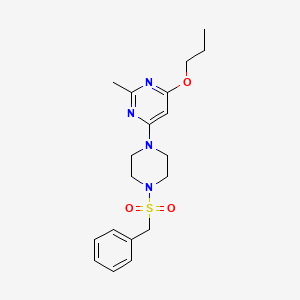 molecular formula C19H26N4O3S B2949670 4-(4-(Benzylsulfonyl)piperazin-1-yl)-2-methyl-6-propoxypyrimidine CAS No. 946354-43-4