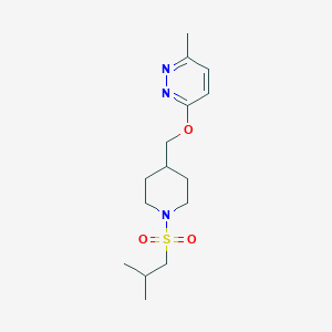 molecular formula C15H25N3O3S B2949862 3-Methyl-6-[[1-(2-methylpropylsulfonyl)piperidin-4-yl]methoxy]pyridazine CAS No. 2379976-57-3