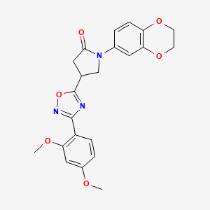 molecular formula C22H21N3O6 B2950310 1-(2,3-Dihydrobenzo[b][1,4]dioxin-6-yl)-4-(3-(2,4-dimethoxyphenyl)-1,2,4-oxadiazol-5-yl)pyrrolidin-2-one CAS No. 941918-09-8