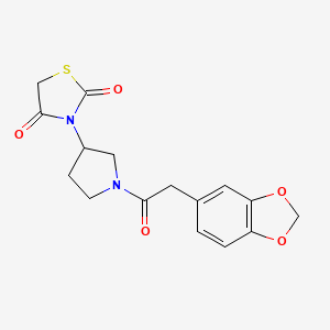 3-(1-(2-(Benzo[d][1,3]dioxol-5-yl)acetyl)pyrrolidin-3-yl)thiazolidine-2,4-dione