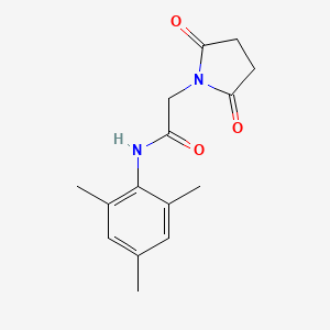 molecular formula C15H18N2O3 B2950731 2-(2,5-dioxopyrrolidin-1-yl)-N-mesitylacetamide CAS No. 899362-10-8