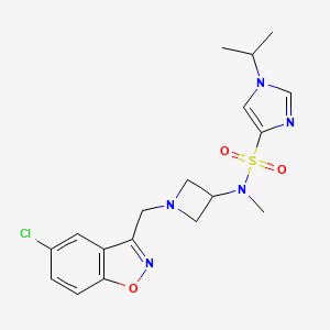 molecular formula C18H22ClN5O3S B2951393 N-[1-[(5-Chloro-1,2-benzoxazol-3-yl)methyl]azetidin-3-yl]-N-methyl-1-propan-2-ylimidazole-4-sulfonamide CAS No. 2380189-22-8