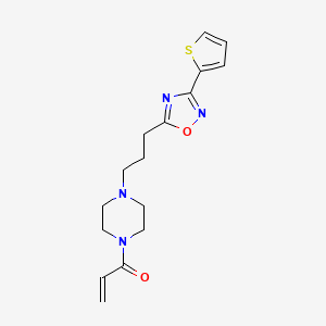 1-[4-[3-(3-Thiophen-2-yl-1,2,4-oxadiazol-5-yl)propyl]piperazin-1-yl]prop-2-en-1-one