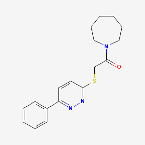 molecular formula C18H21N3OS B2952768 1-(氮杂环-1-基)-2-(6-苯基哒嗪-3-基)硫代乙酮 CAS No. 893990-12-0