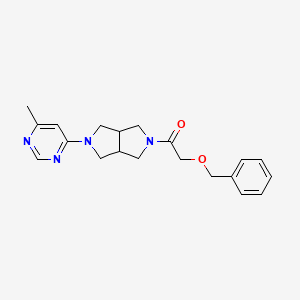 molecular formula C20H24N4O2 B2952972 1-[2-(6-Methylpyrimidin-4-yl)-1,3,3a,4,6,6a-hexahydropyrrolo[3,4-c]pyrrol-5-yl]-2-phenylmethoxyethanone CAS No. 2380143-85-9