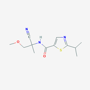 N-(2-Cyano-1-methoxypropan-2-yl)-2-propan-2-yl-1,3-thiazole-5-carboxamide