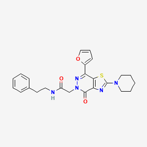 molecular formula C24H25N5O3S B2953531 2-(7-(呋喃-2-基)-4-氧代-2-(哌啶-1-基)噻唑并[4,5-d]嘧啶-5(4H)-基)-N-苯乙酰乙酰胺 CAS No. 1105241-59-5