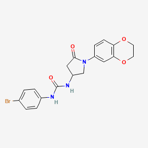 1-(4-Bromophenyl)-3-(1-(2,3-dihydrobenzo[b][1,4]dioxin-6-yl)-5-oxopyrrolidin-3-yl)urea