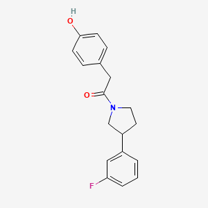 molecular formula C18H18FNO2 B2954290 1-(3-(3-氟苯基)吡咯烷-1-基)-2-(4-羟基苯基)乙酮 CAS No. 2034474-86-5