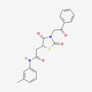 molecular formula C20H18N2O4S B2956257 2-(2,4-二氧代-3-(2-氧代-2-苯乙基)噻唑烷-5-基)-N-(间甲苯基)乙酰胺 CAS No. 878990-12-6