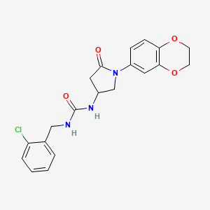 1-(2-Chlorobenzyl)-3-(1-(2,3-dihydrobenzo[b][1,4]dioxin-6-yl)-5-oxopyrrolidin-3-yl)urea