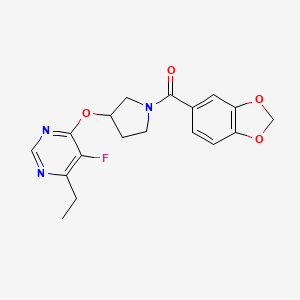 molecular formula C18H18FN3O4 B2957746 Benzo[d][1,3]dioxol-5-yl(3-((6-ethyl-5-fluoropyrimidin-4-yl)oxy)pyrrolidin-1-yl)methanone CAS No. 2034476-33-8