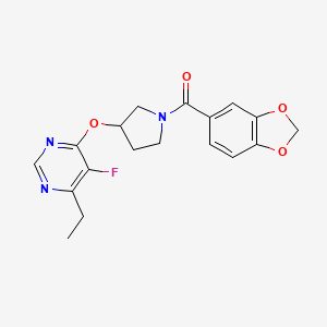 molecular formula C18H18FN3O4 B2957746 苯并[d][1,3]二氧杂环-5-基(3-((6-乙基-5-氟嘧啶-4-基)氧基)吡咯烷-1-基)甲酮 CAS No. 2034476-33-8