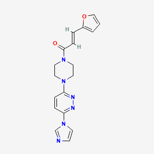 molecular formula C18H18N6O2 B2958294 (E)-1-(4-(6-(1H-imidazol-1-yl)pyridazin-3-yl)piperazin-1-yl)-3-(furan-2-yl)prop-2-en-1-one CAS No. 1396890-30-4
