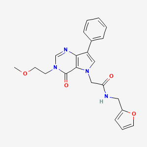 molecular formula C22H22N4O4 B2958795 N-(呋喃-2-基甲基)-2-[3-(2-甲氧基乙基)-4-氧代-7-苯基-3,4-二氢-5H-吡咯并[3,2-d]嘧啶-5-基]乙酰胺 CAS No. 1251670-98-0