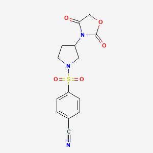 molecular formula C14H13N3O5S B2960172 4-((3-(2,4-二氧代恶唑烷-3-基)吡咯烷-1-基)磺酰基)苯腈 CAS No. 2034524-12-2