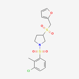 molecular formula C16H18ClNO5S2 B2960246 1-((3-Chloro-2-methylphenyl)sulfonyl)-3-((furan-2-ylmethyl)sulfonyl)pyrrolidine CAS No. 1788845-96-4