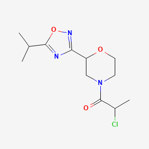 molecular formula C12H18ClN3O3 B2960305 2-Chloro-1-[2-(5-propan-2-yl-1,2,4-oxadiazol-3-yl)morpholin-4-yl]propan-1-one CAS No. 2411276-71-4
