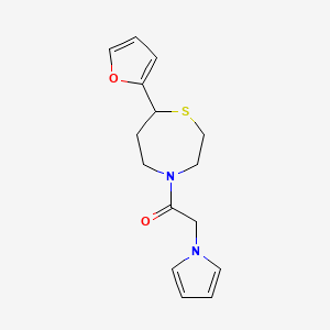 molecular formula C15H18N2O2S B2960382 1-(7-(furan-2-yl)-1,4-thiazepan-4-yl)-2-(1H-pyrrol-1-yl)ethanone CAS No. 1706061-59-7