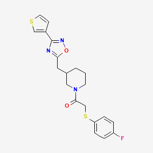 molecular formula C20H20FN3O2S2 B2960685 2-((4-氟苯基)硫代)-1-(3-((3-(噻吩-3-基)-1,2,4-恶二唑-5-基)甲基)哌啶-1-基)乙酮 CAS No. 1798639-13-0
