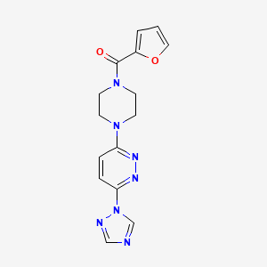 molecular formula C15H15N7O2 B2961160 (4-(6-(1H-1,2,4-triazol-1-yl)pyridazin-3-yl)piperazin-1-yl)(furan-2-yl)methanone CAS No. 1797026-73-3