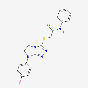 molecular formula C18H16FN5OS B2961718 2-((7-(4-氟苯基)-6,7-二氢-5H-咪唑并[2,1-c][1,2,4]三唑-3-基)硫代)-N-苯基乙酰胺 CAS No. 923227-06-9