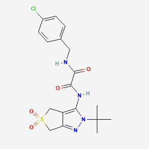 molecular formula C18H21ClN4O4S B2961974 N1-(2-(叔丁基)-5,5-二氧化-4,6-二氢-2H-噻吩并[3,4-c]吡唑-3-基)-N2-(4-氯苄基)草酰胺 CAS No. 899945-02-9