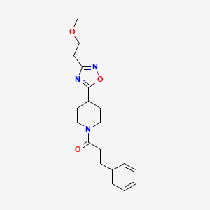 1-(4-(3-(2-Methoxyethyl)-1,2,4-oxadiazol-5-yl)piperidin-1-yl)-3-phenylpropan-1-one