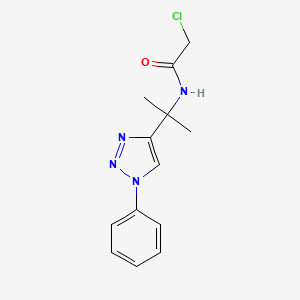 molecular formula C13H15ClN4O B2963128 2-Chloro-N-[2-(1-phenyltriazol-4-yl)propan-2-yl]acetamide CAS No. 2411277-78-4