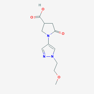 molecular formula C11H15N3O4 B2963199 1-[1-(2-methoxyethyl)-1H-pyrazol-4-yl]-5-oxopyrrolidine-3-carboxylic acid CAS No. 1275458-73-5