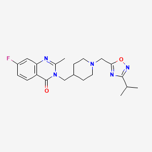7-Fluoro-2-methyl-3-[[1-[(3-propan-2-yl-1,2,4-oxadiazol-5-yl)methyl]piperidin-4-yl]methyl]quinazolin-4-one