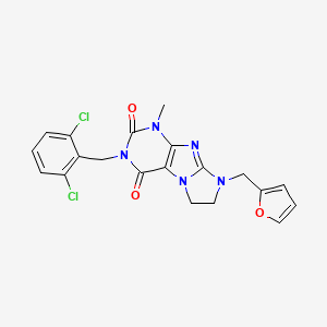 B2964296 3-[(2,6-Dichlorophenyl)methyl]-8-(2-furylmethyl)-1-methyl-1,3,5-trihydroimidaz olidino[1,2-h]purine-2,4-dione CAS No. 893994-91-7