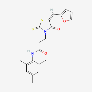 (E)-3-(5-(furan-2-ylmethylene)-4-oxo-2-thioxothiazolidin-3-yl)-N-mesitylpropanamide