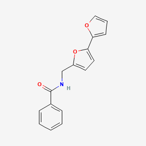 molecular formula C16H13NO3 B2964837 N-([2,2'-bifuran]-5-ylmethyl)benzamide CAS No. 2034489-99-9