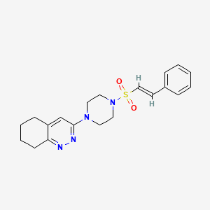 molecular formula C20H24N4O2S B2965575 (E)-3-(4-(苯乙烯磺酰基)哌嗪-1-基)-5,6,7,8-四氢苯并喹啉 CAS No. 2035003-40-6