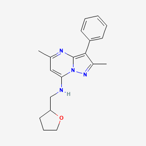 B2965632 2,5-dimethyl-3-phenyl-N-((tetrahydrofuran-2-yl)methyl)pyrazolo[1,5-a]pyrimidin-7-amine CAS No. 877784-71-9