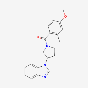 molecular formula C20H21N3O2 B2967302 (3-(1H-benzo[d]imidazol-1-yl)pyrrolidin-1-yl)(4-methoxy-2-methylphenyl)methanone CAS No. 2034514-33-3