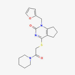 molecular formula C19H23N3O3S B2967830 1-[(furan-2-yl)methyl]-4-{[2-oxo-2-(piperidin-1-yl)ethyl]sulfanyl}-1H,2H,5H,6H,7H-cyclopenta[d]pyrimidin-2-one CAS No. 946374-44-3